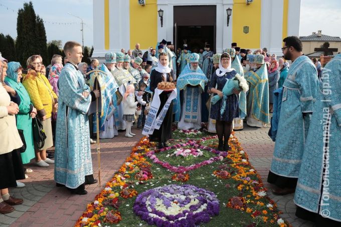 В Речице торжественно отпраздновали 145-летие со дня первого освещения Свято-Успенского собора