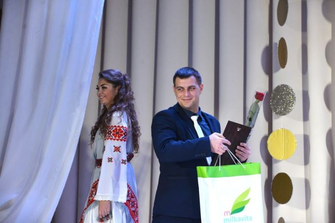 Фотофакт. Праздничный концерт и обновлённая Доска почёта на «Милкавите»