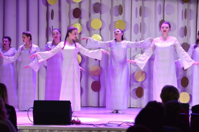 Фотофакт. Праздничный концерт и обновлённая Доска почёта на «Милкавите»