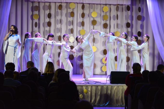 Фотофакт. Праздничный концерт и обновлённая Доска почёта на «Милкавите»