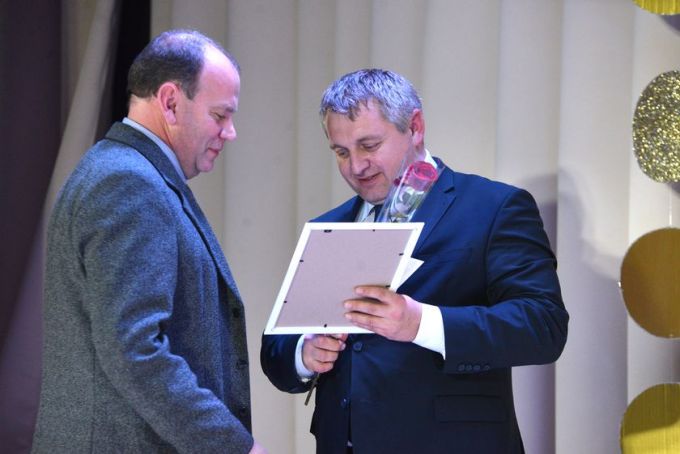 Фотофакт. Праздничный концерт и обновлённая Доска почёта на «Милкавите»