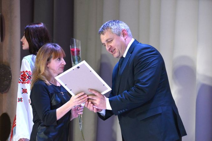 Фотофакт. Праздничный концерт и обновлённая Доска почёта на «Милкавите»