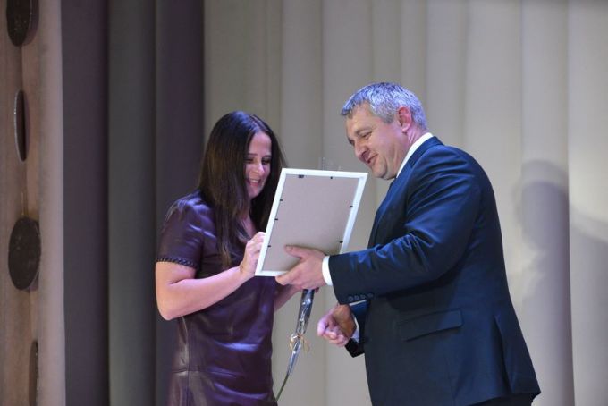 Фотофакт. Праздничный концерт и обновлённая Доска почёта на «Милкавите»