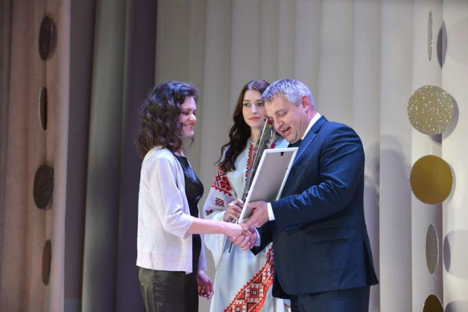 Фотофакт. Праздничный концерт и обновлённая Доска почёта на «Милкавите»