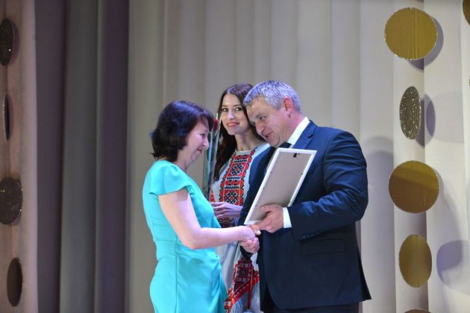 Фотофакт. Праздничный концерт и обновлённая Доска почёта на «Милкавите»