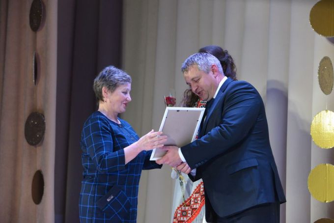 Фотофакт. Праздничный концерт и обновлённая Доска почёта на «Милкавите»