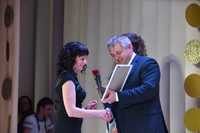 Фотофакт. Праздничный концерт и обновлённая Доска почёта на «Милкавите»