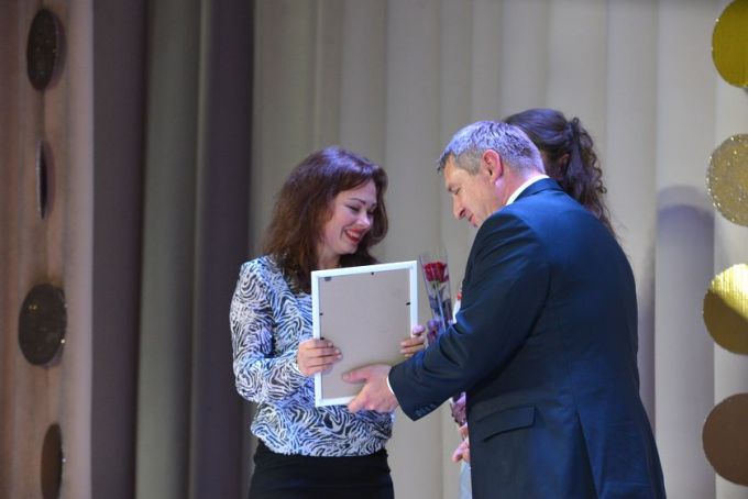 Фотофакт. Праздничный концерт и обновлённая Доска почёта на «Милкавите»