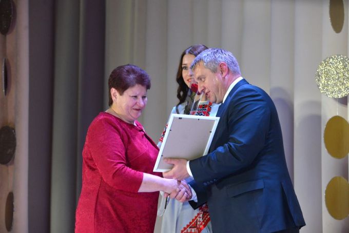 Фотофакт. Праздничный концерт и обновлённая Доска почёта на «Милкавите»