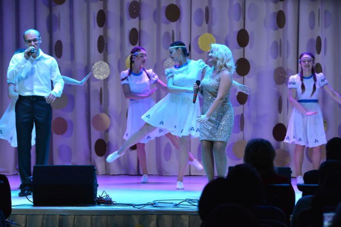 Фотофакт. Праздничный концерт и обновлённая Доска почёта на «Милкавите»