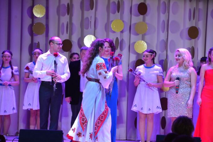 Фотофакт. Праздничный концерт и обновлённая Доска почёта на «Милкавите»