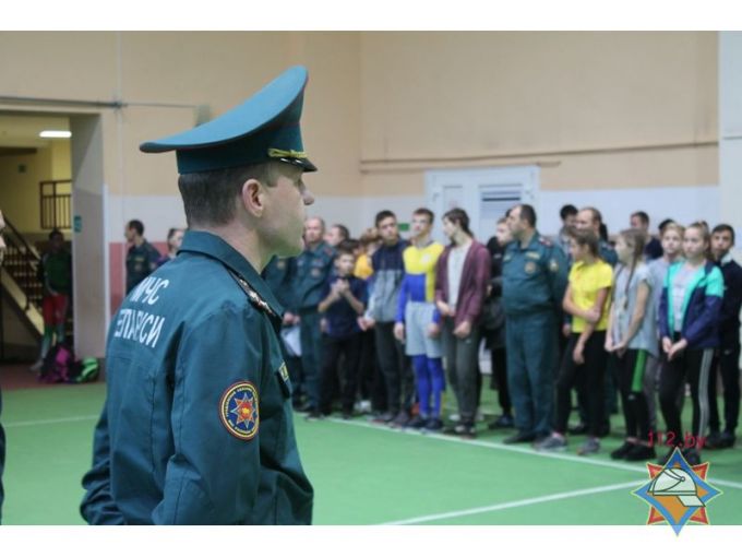 Команда юношей и девушек из Сморгони победила в областном первенстве по пожарно-спасательному спорту в помещениях