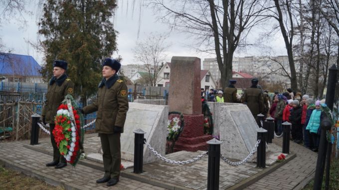 В Советском районе возложили цветы к воинским захоронениям