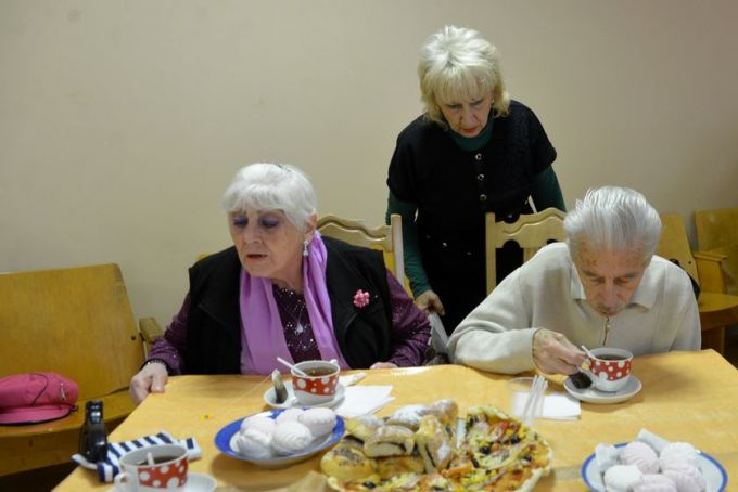 Областная организация Белорусского союза женщин устроила для детей войны чаепитие