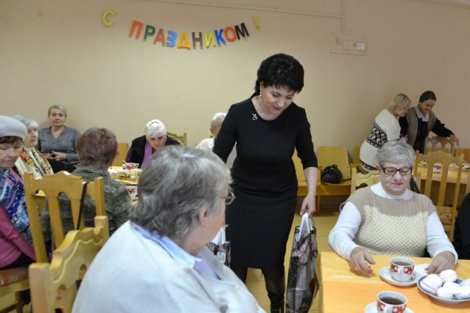 Областная организация Белорусского союза женщин устроила для детей войны чаепитие