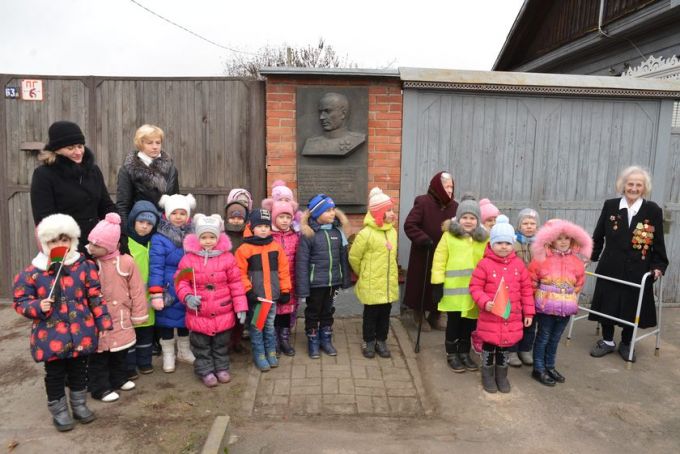 Жильцы улицы Рокоссовского почтили память Маршала Советского Союза