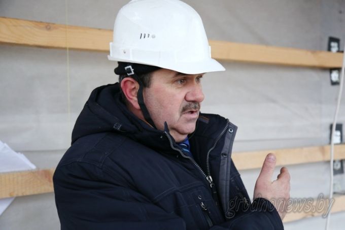 Коложа примерила новые «одежды». Строители начали монтаж деревянной обшивки на церкви