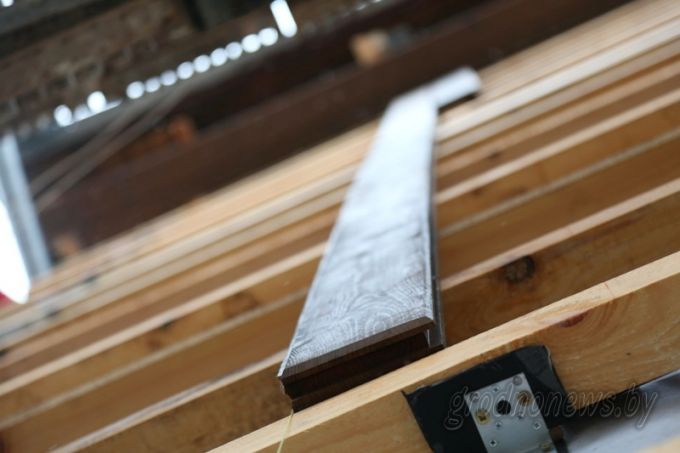 Коложа примерила новые «одежды». Строители начали монтаж деревянной обшивки на церкви