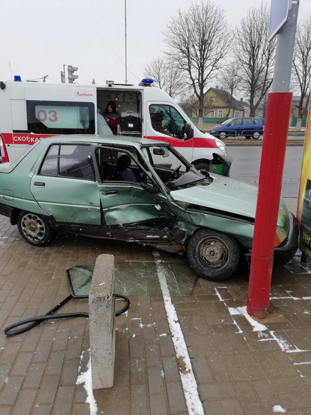 В Лиде пенсионерка на ЗАЗ стала поворачивать налево, не заметив встречный автомобиль (+Видео)