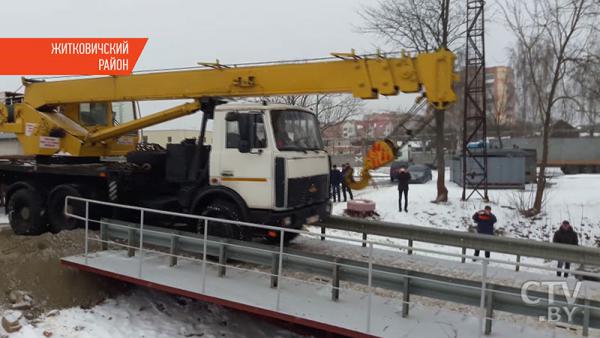 В Житковичский район прибыл паром, который обеспечит постоянную переправу через Припять