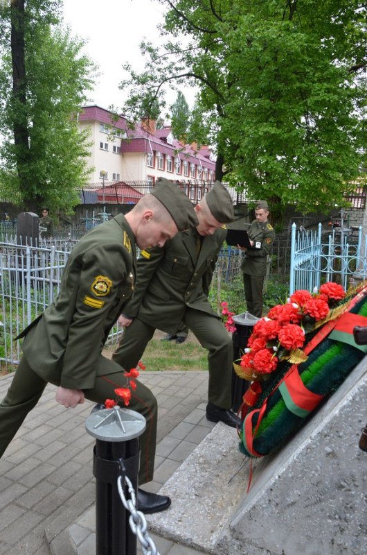 Накануне 73-й годовщины Победы в Великой Отечественной войне в Советском районе возложили цветы к воинским захоронениям