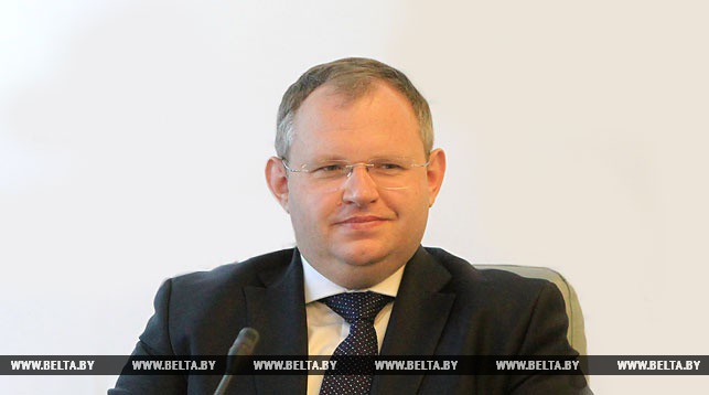 О вызовах, преобразованиях и точках роста – Александр Лукашенко принял с докладом экономический блок страны