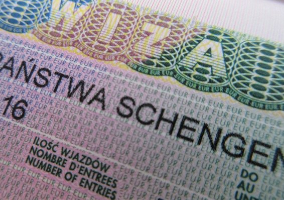 Польша вводит бесплатные визы для белорусских детей и молодежи